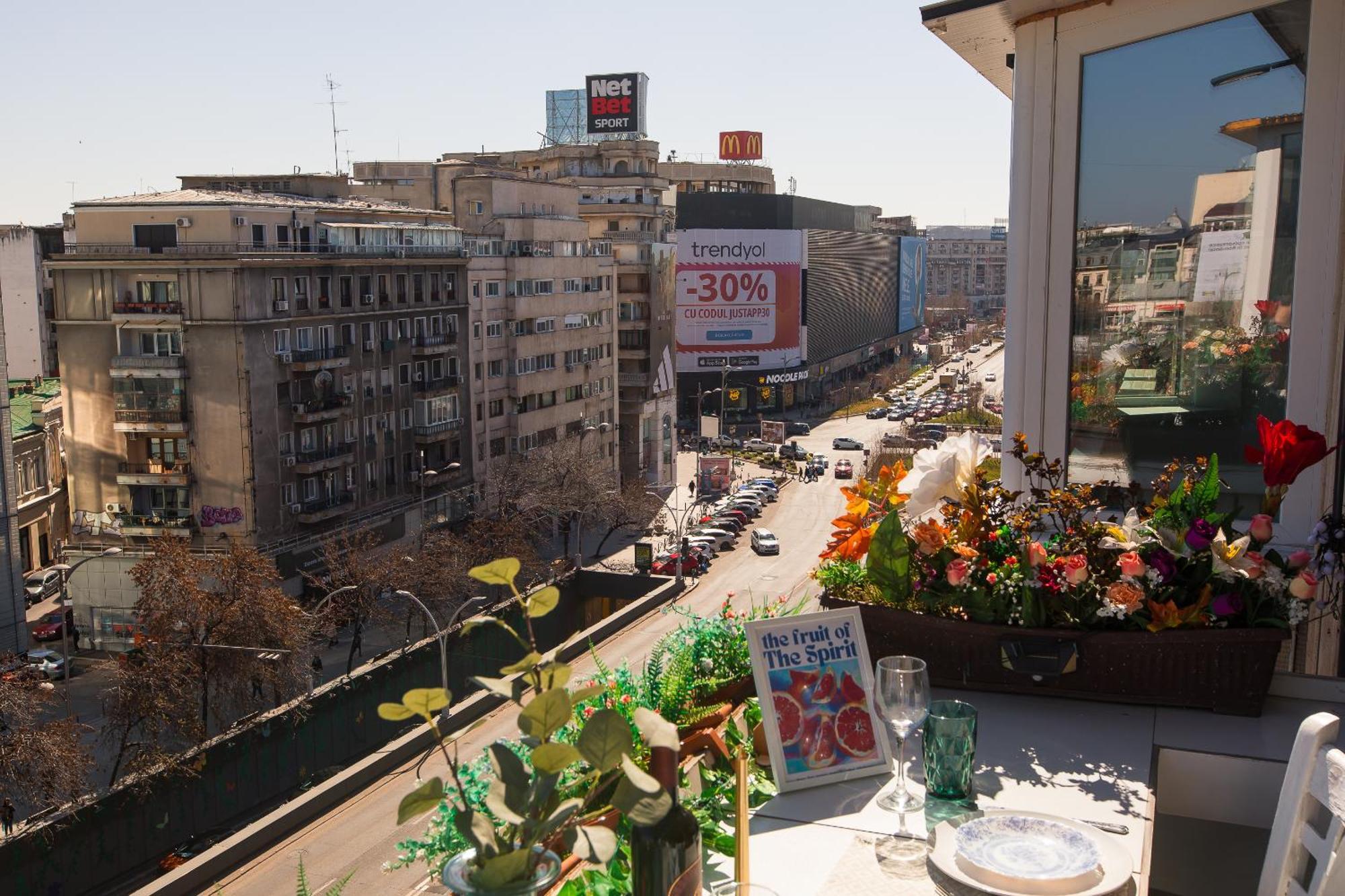 Old Town Apartment With Amazing View From The Balcony Bukareszt Zewnętrze zdjęcie